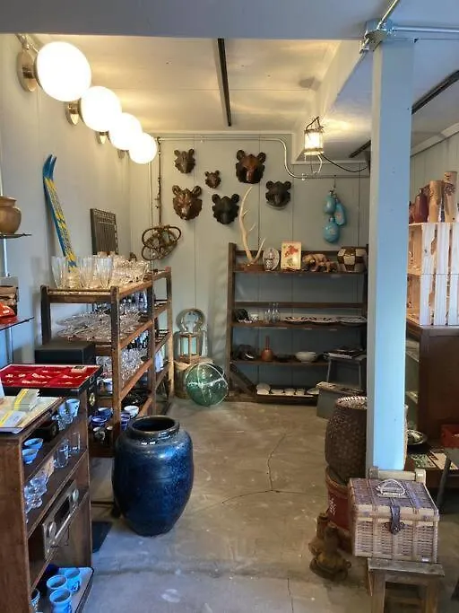 Apartment 宿泊×編集事務所×土産物店「あさひかわ編集室」 Asahikawa